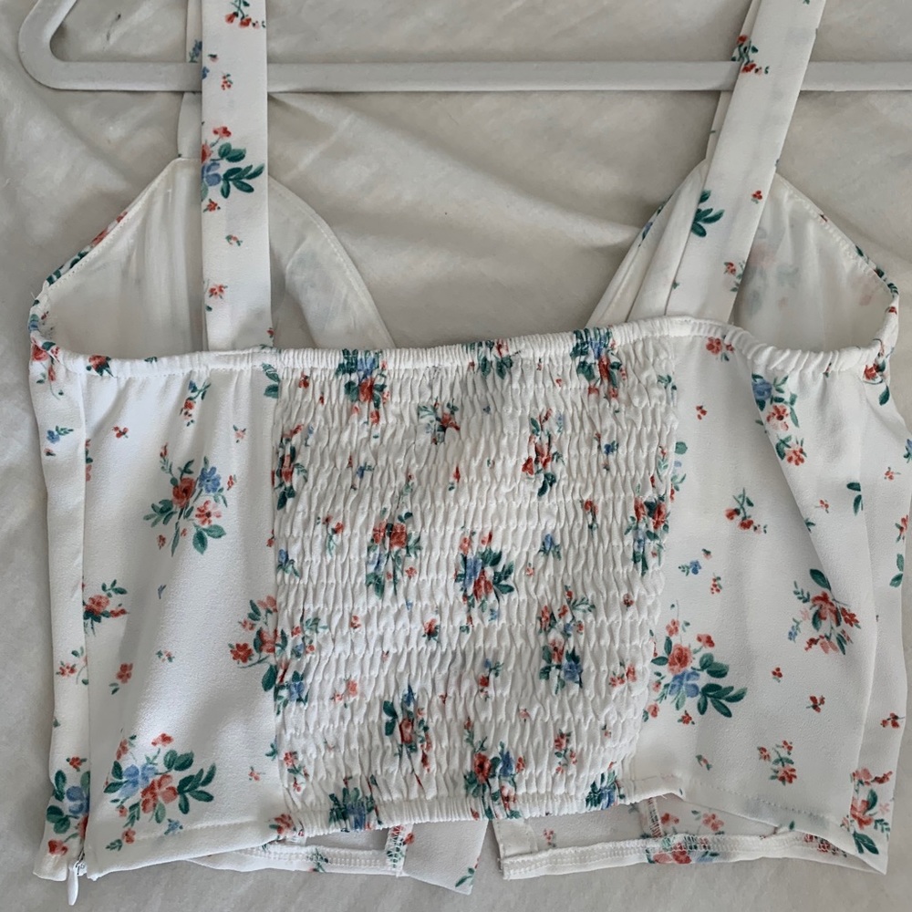 Kendall and Kylie floral crop top - Picture 2 of 4